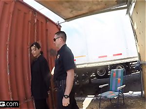 tear up the Cops Latina dame caught fellating a cops penis