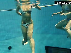 2 killer amateurs showing their bodies off under water